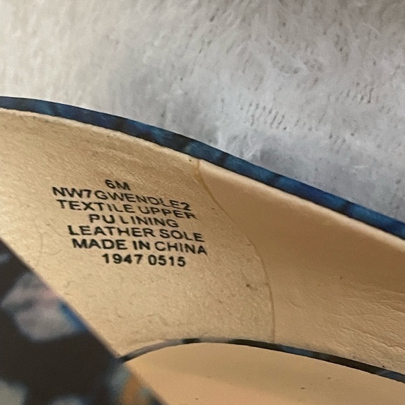 Nine West Butterfly Wing Print Heels Size 6M - Picture 5 of 7